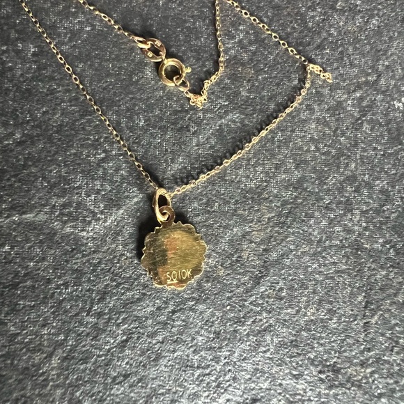 Hallmarked 10k yellow gold pendant and 10k yellow gold chain . - Picture 3 of 11